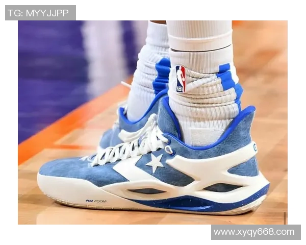 足球球星选择低帮与高帮鞋款的不同风格与性能分析